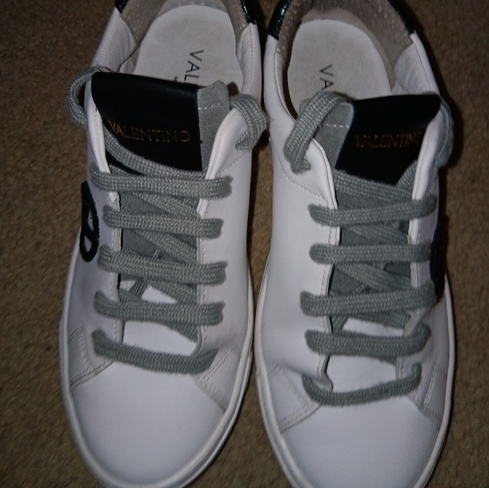 *Authentic* Valentino White Leather Low-Top Sneakers with Gray Accents